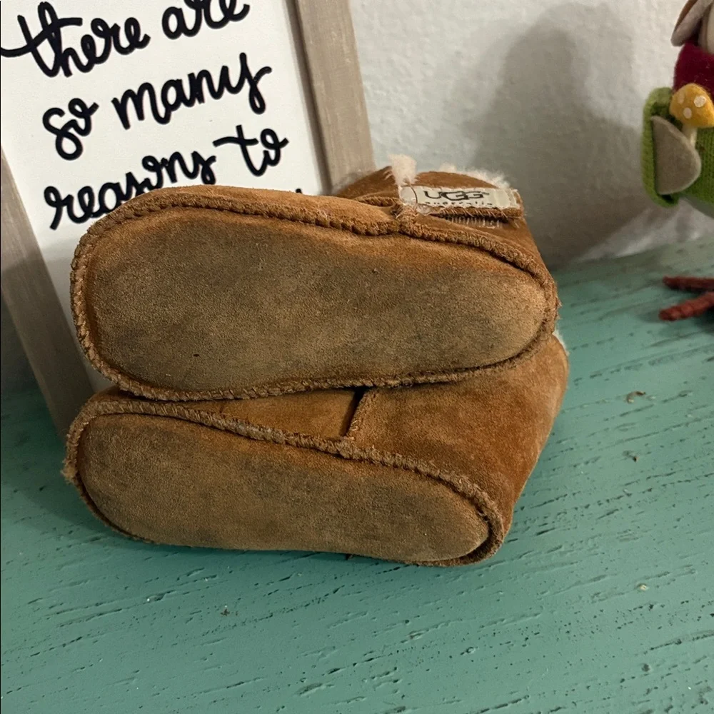 UGG Tan Suede Baby Booties SZ M Box 132